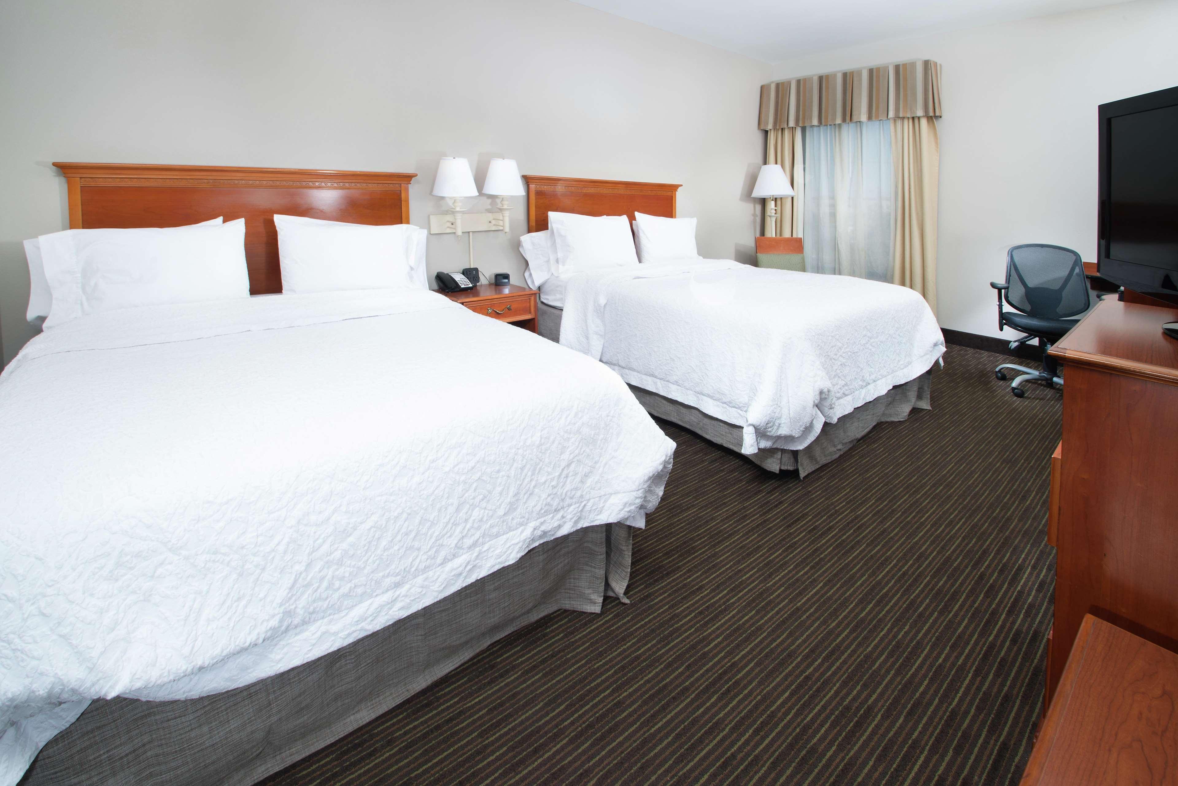 Hampton Inn Linden Bagian luar foto