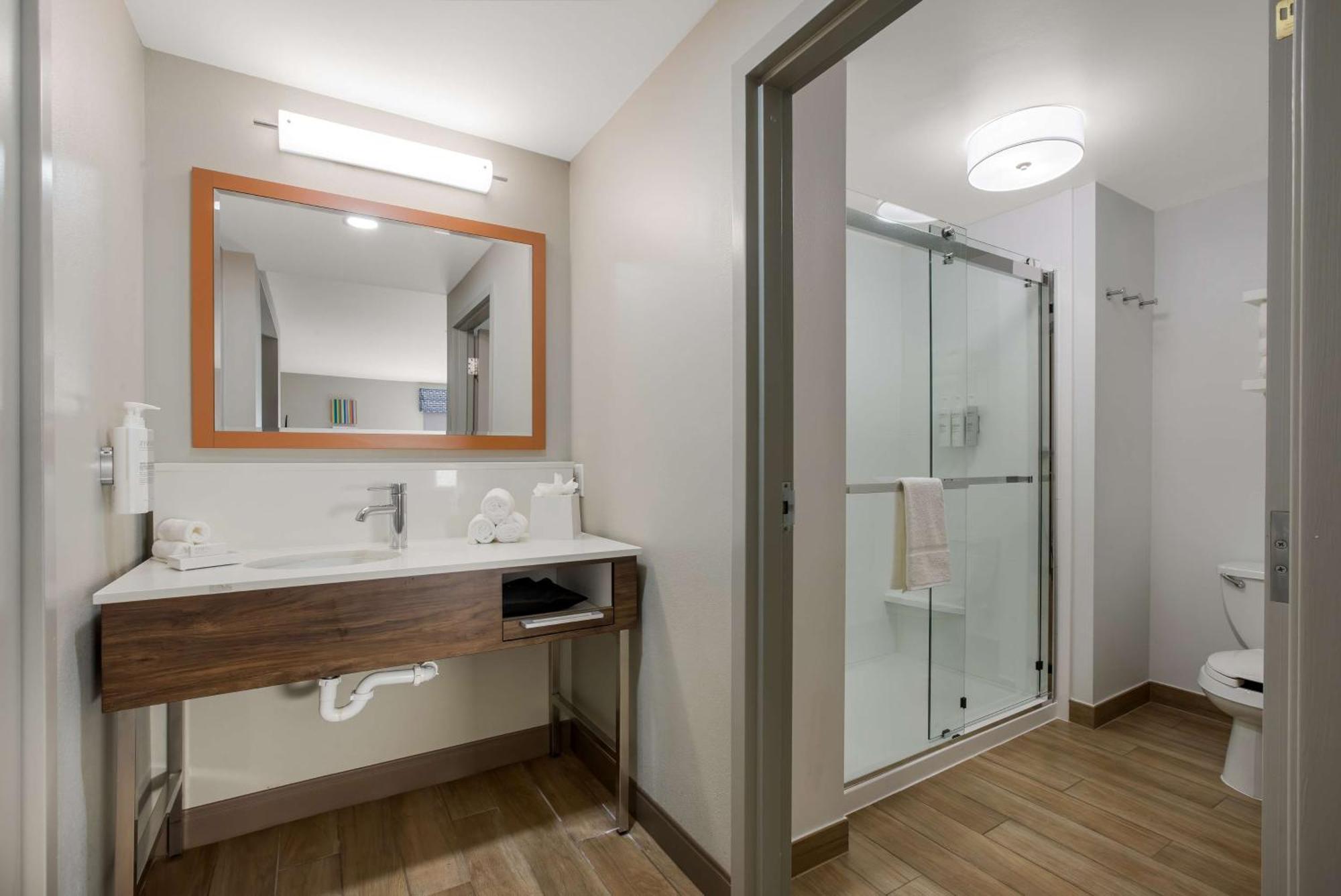 Hampton Inn Linden Bagian luar foto