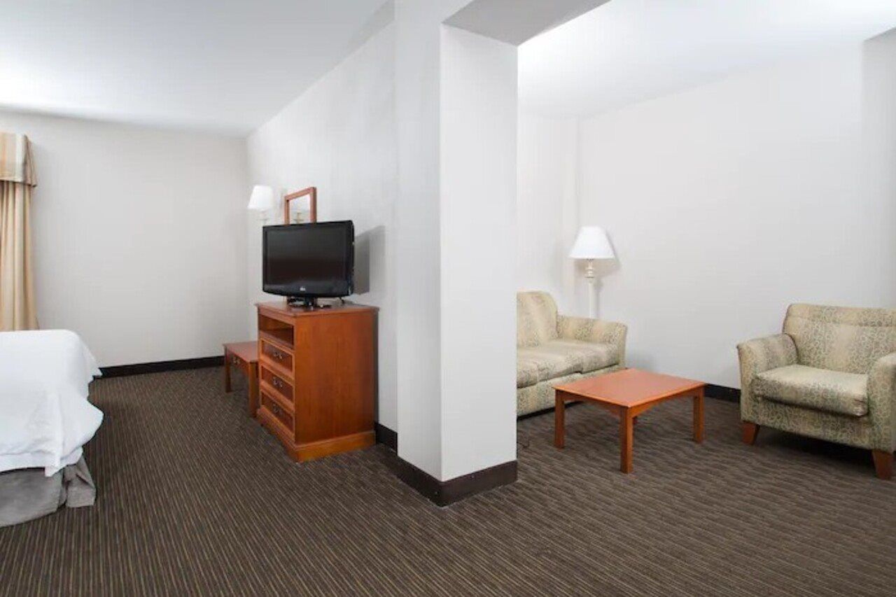 Hampton Inn Linden Bagian luar foto